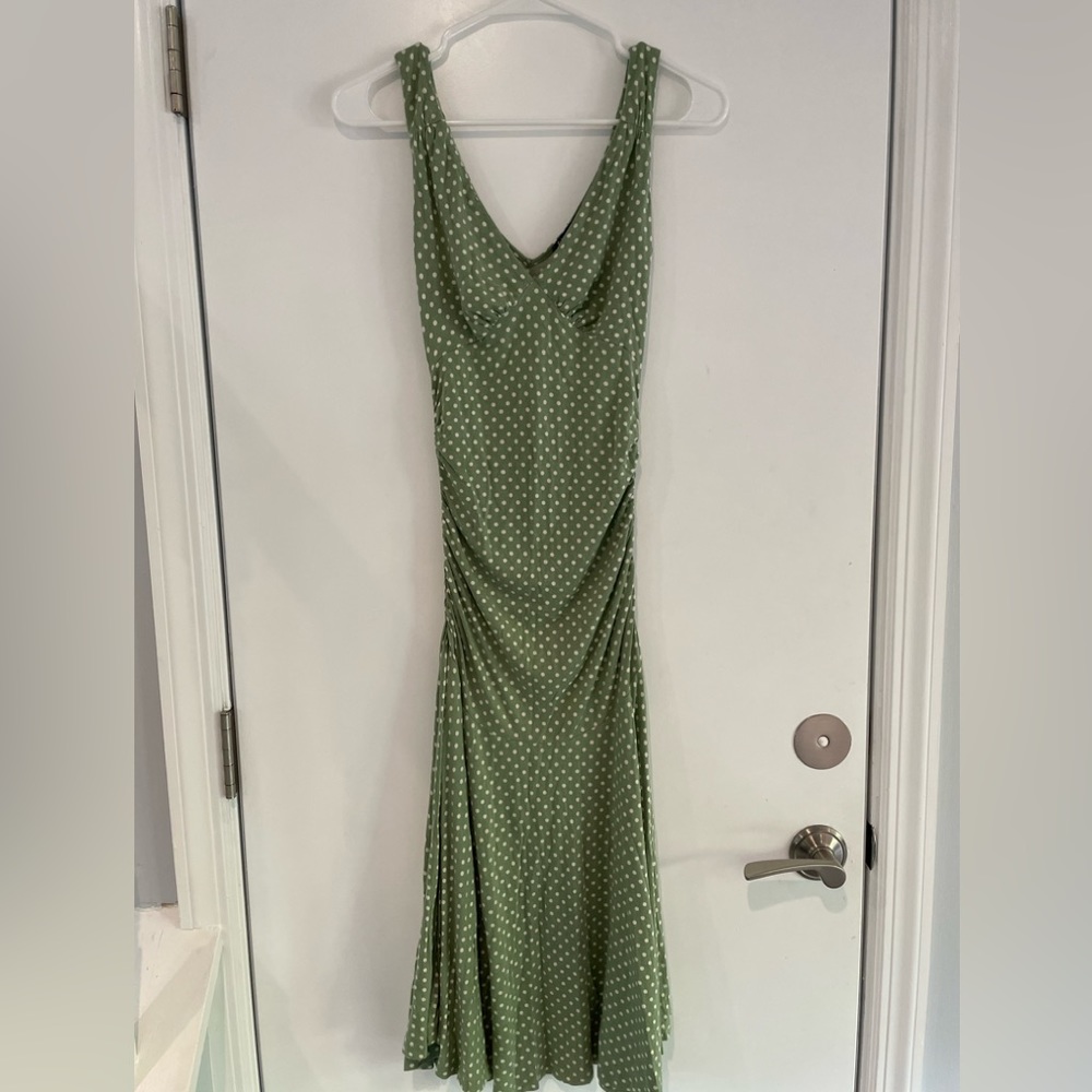 Betsey Johnson green/creme polka dot body skimming midi dress. Size small